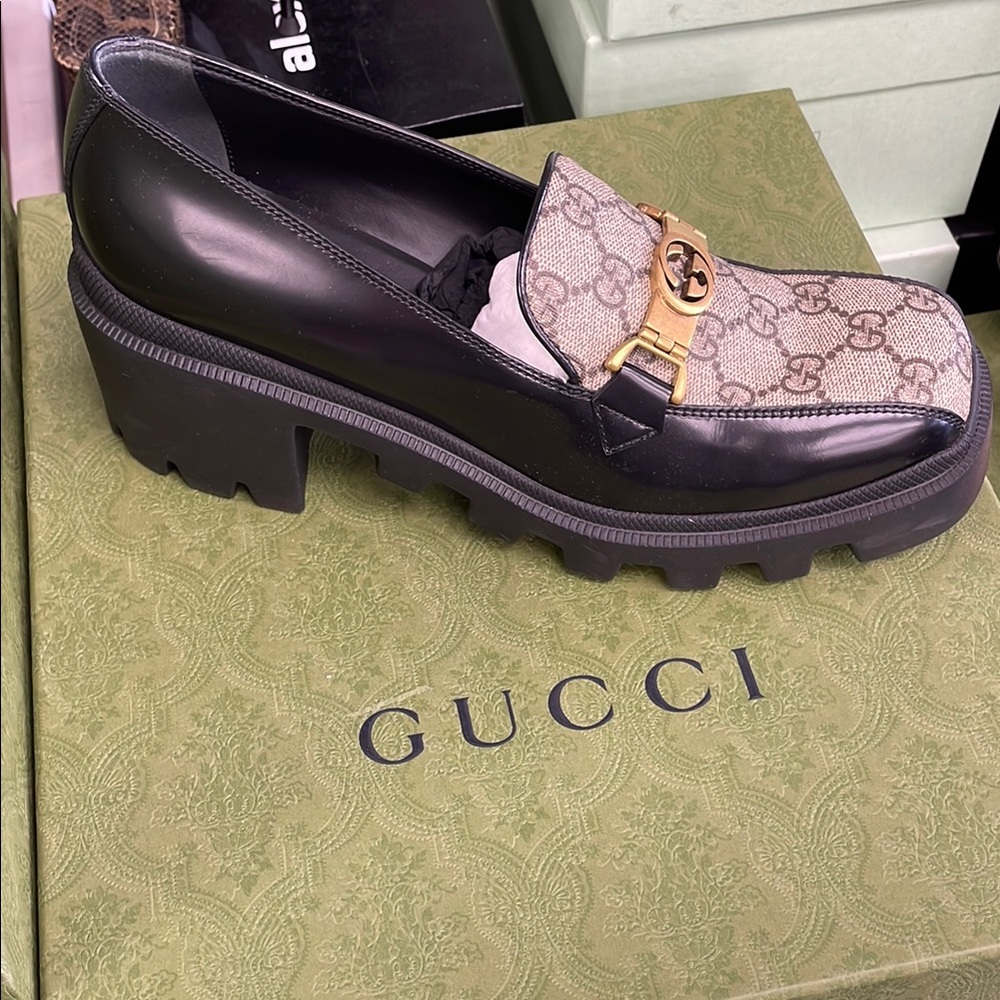 Gucci Black and Tan Flats with Signature Monogram